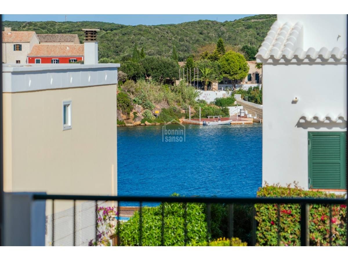 Vista exterior de Apartament en venda en Es Castell amb Jardí privat, Terrassa i Piscina