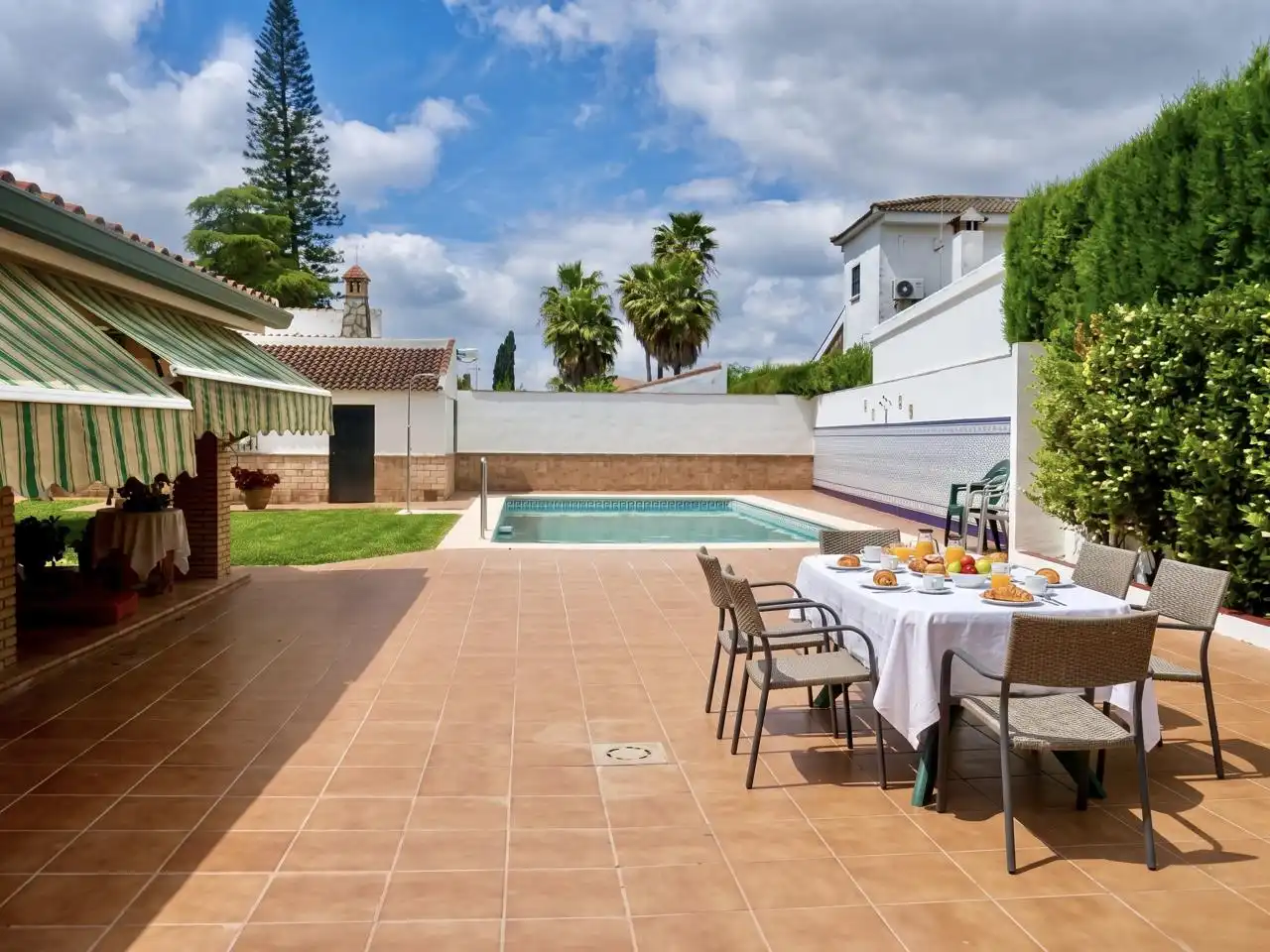 Terrassa de Casa o xalet en venda en Espartinas amb Aire condicionat, Jardí privat i Terrassa