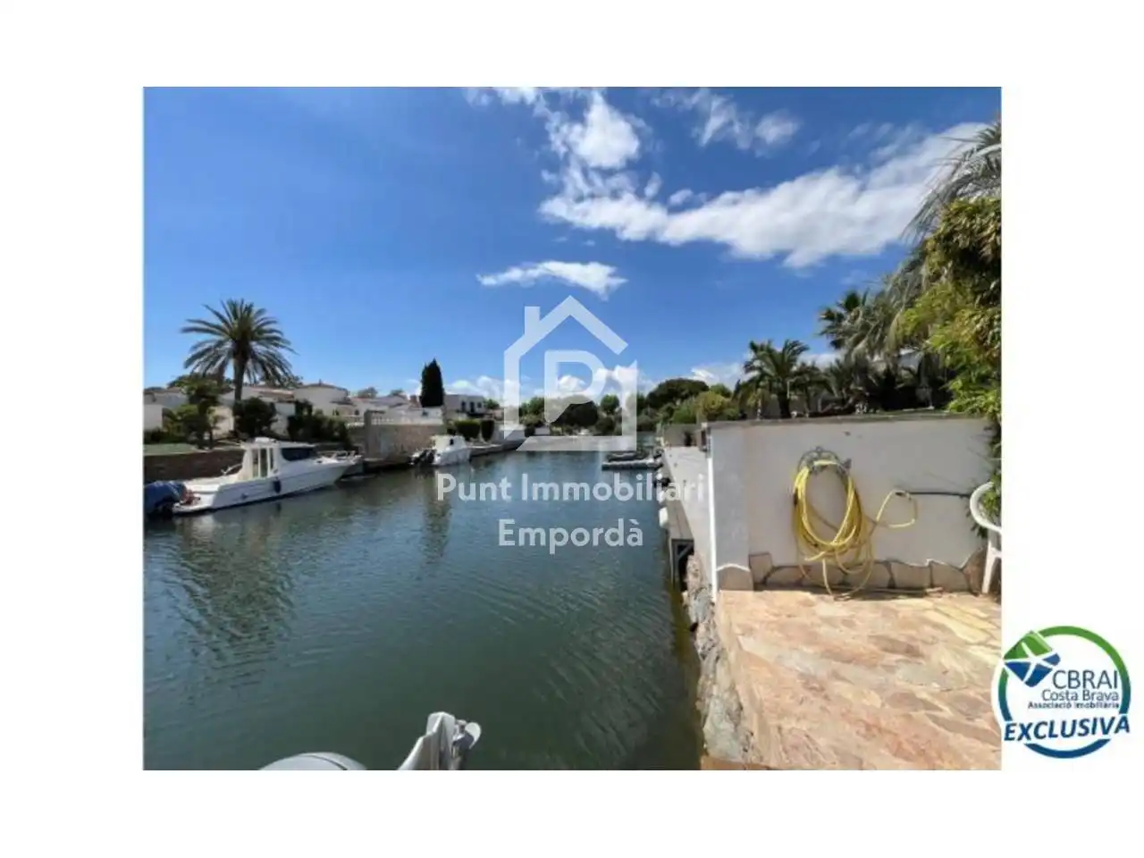 Vista exterior de Casa o xalet en venda en Empuriabrava amb Aire condicionat, Calefacció i Jardí privat