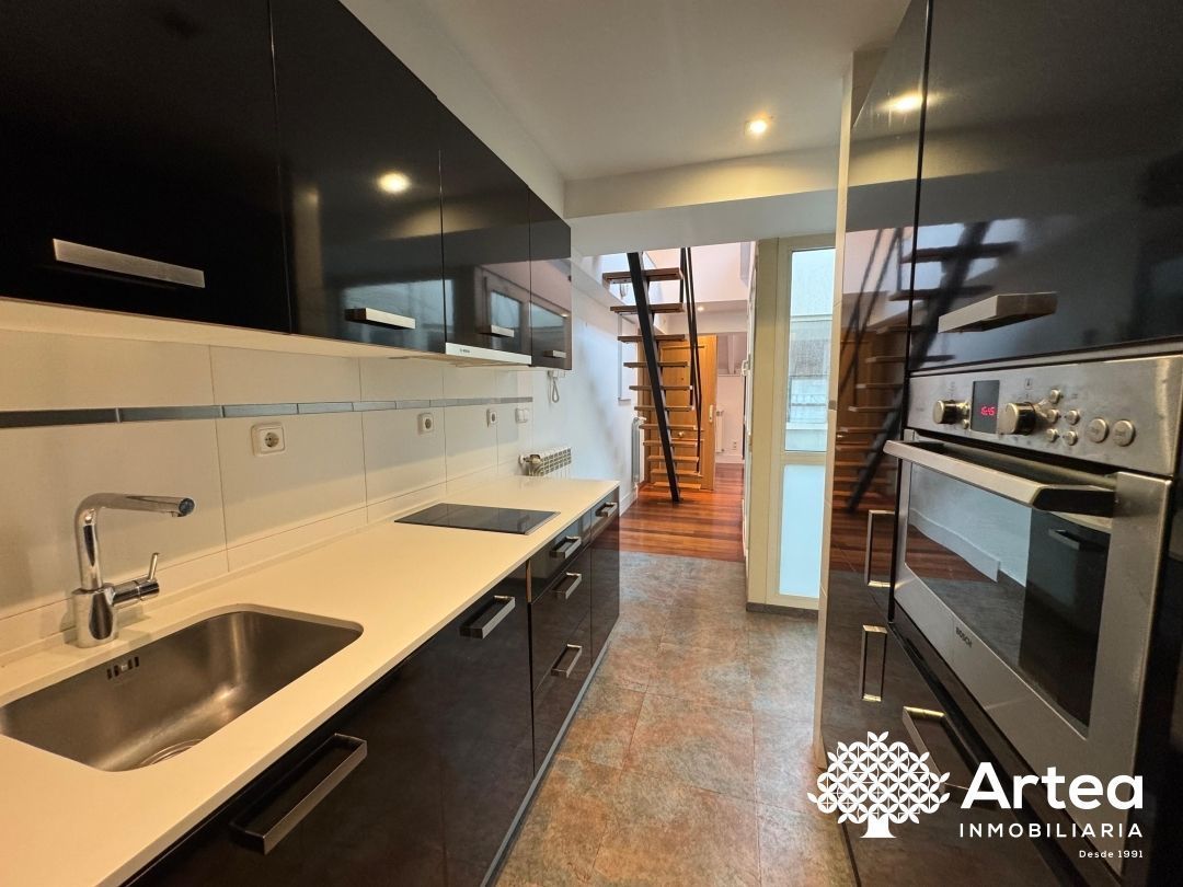 Attic to rent in Astarloa Kalea, Ensanche - Moyua - Diputación
