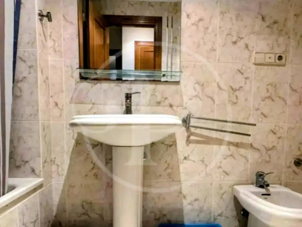 Badezimmer von Wohnungen zum Verkauf in Valencia mit Klimaanlage und Balkon