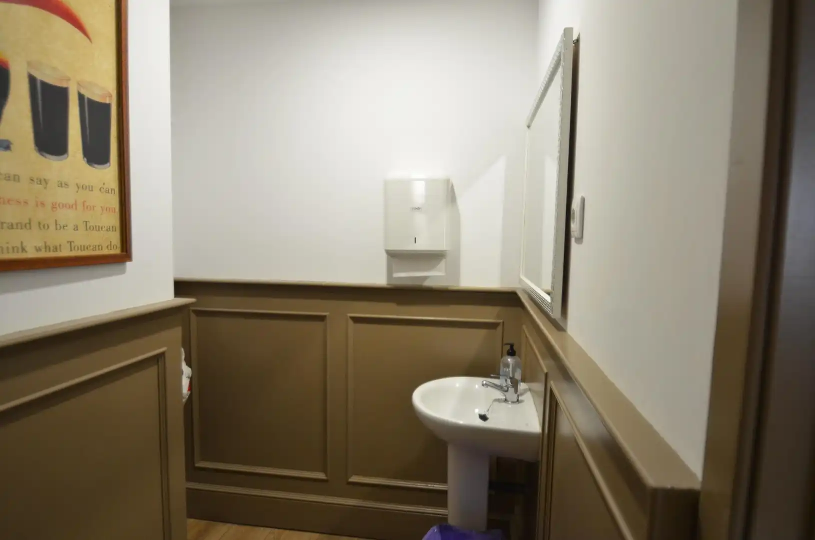 Badezimmer von Geschaftsraum zur Miete in Vilanova i la Geltrú mit Möbliert
