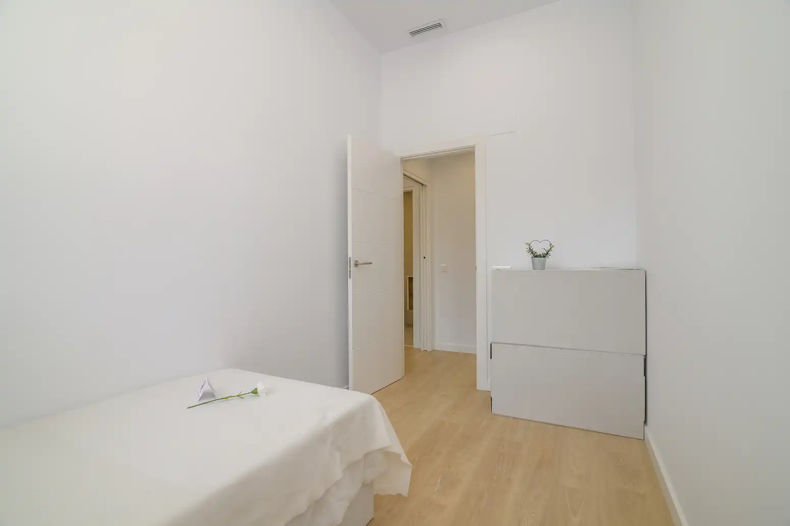 Dormitori de Pis en venda en Cornellà de Llobregat amb Calefacció, Parquet i Terrassa