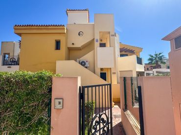 Detached house with pool for sale in Los Balcones - Los Altos