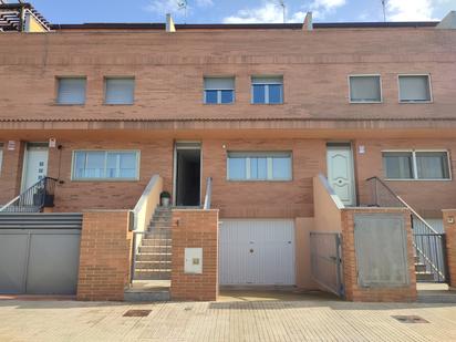 Vista exterior de Casa adosada en venda en Mollerussa amb Aire condicionat, Calefacció i Terrassa