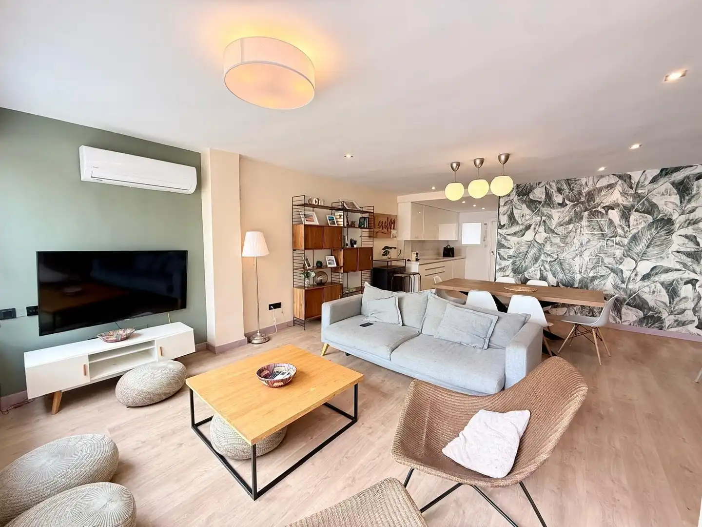 Sala de estar de Piso en venta en Roquetas de Mar con Aire acondicionado, Calefacción y Piscina comunitaria