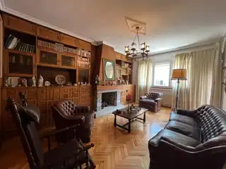 Sala d'estar de Casa o xalet en venda en Pontevedra Capital  amb Calefacció, Traster i Moblat
