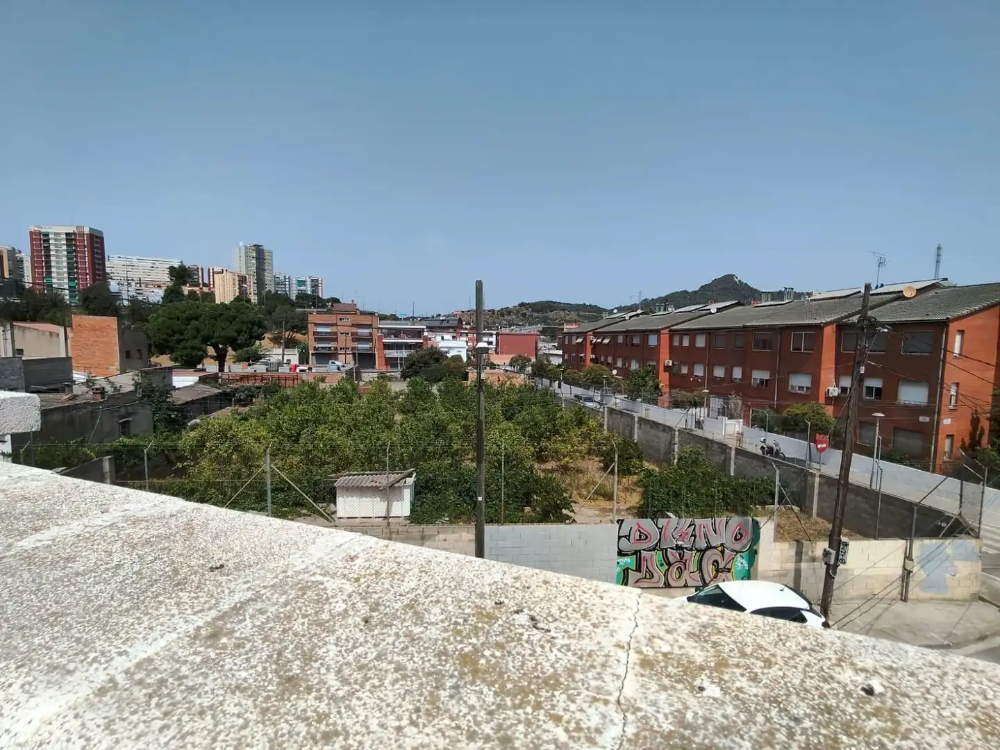 Vista exterior de Casa o xalet en venda en Barcelona amb Aire condicionat, Terrassa i Balcó