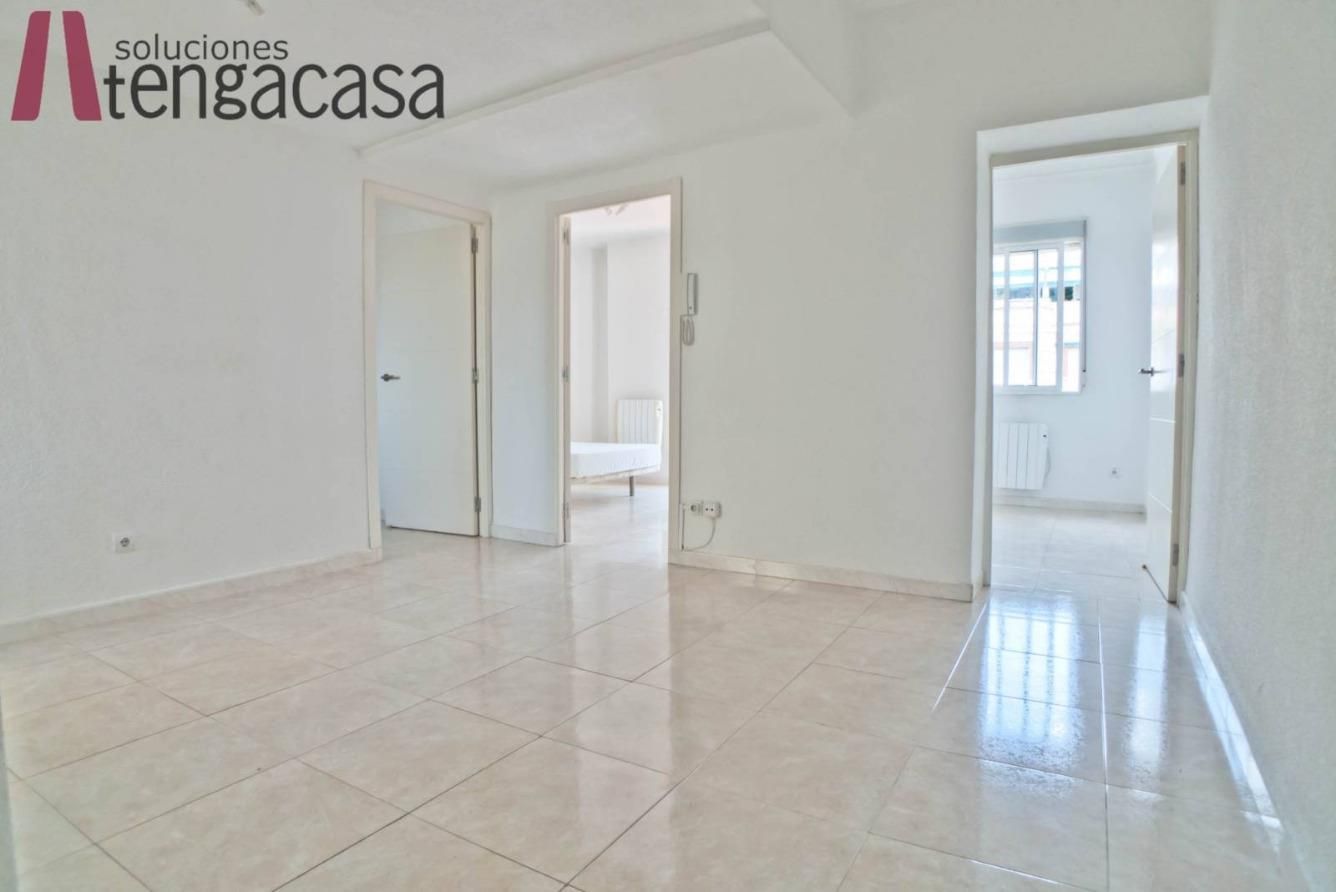 Bedroom of Flat to rent in  Madrid Capital  with Heating, Terrace and Furnished