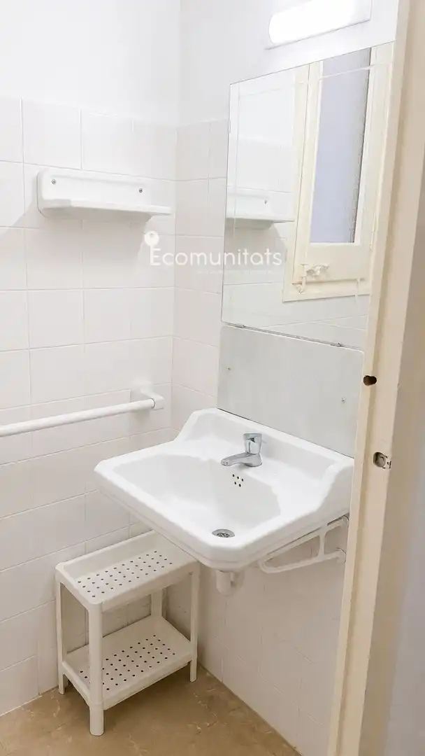 Bathroom of Flat for rent in Tortosa  with Air Conditioner and Furnished