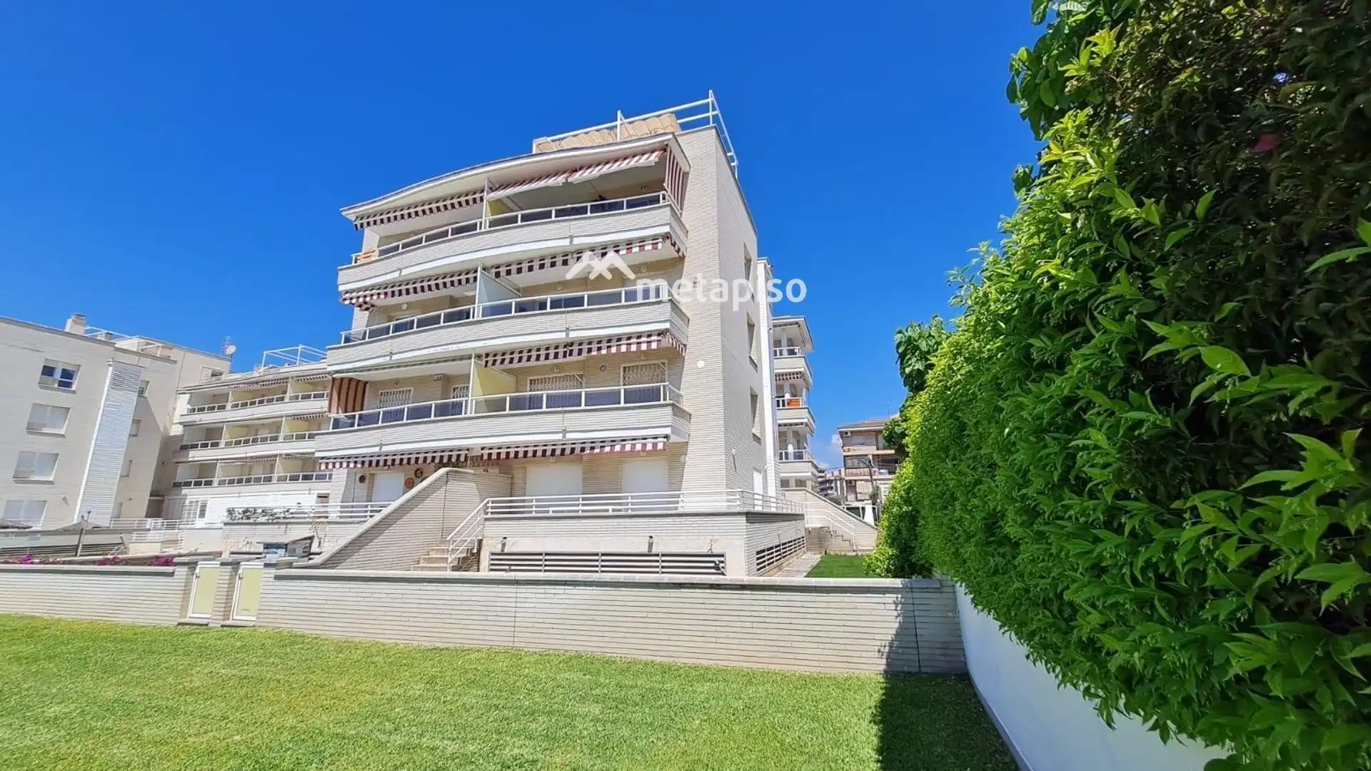 Vista exterior de Piso en venta en Cunit con Aire acondicionado, Calefacción y Terraza