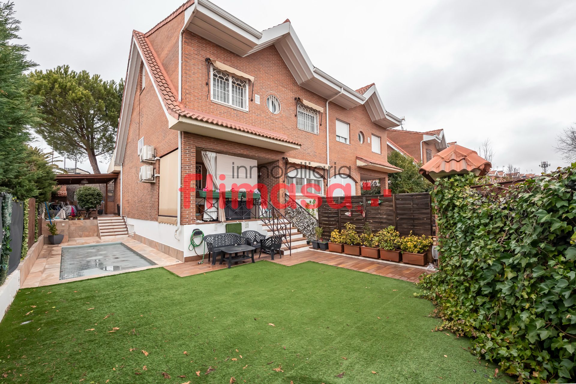 Vista exterior de Casa adosada en venda en Villaviciosa de Odón amb Aire condicionat, Calefacció i Jardí privat