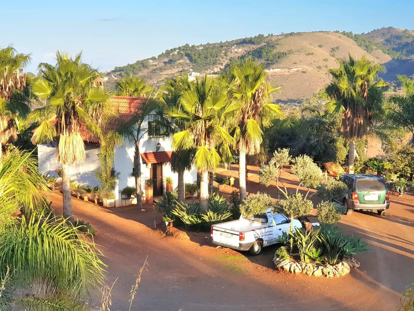 Vista exterior de Casa o xalet en venda en Guaro amb Aire condicionat, Jardí privat i Moblat