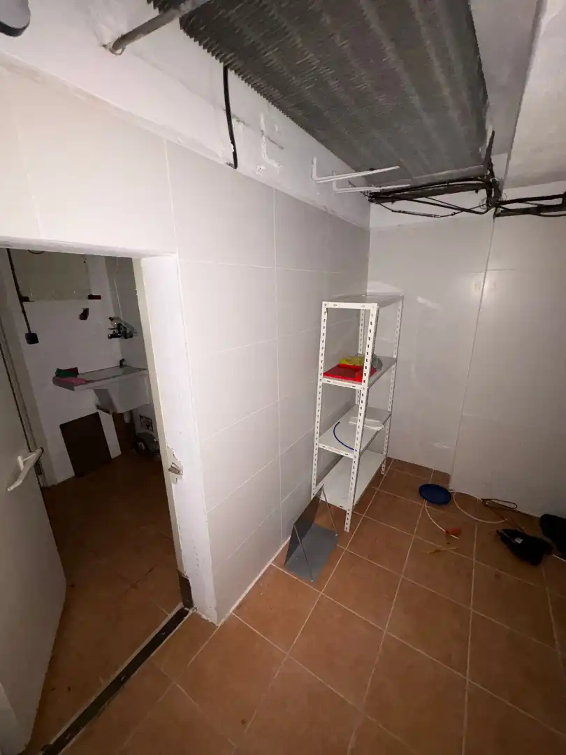 Commercial properties for rent in Girona  with Air Conditioner, Heating and Parquet flooring