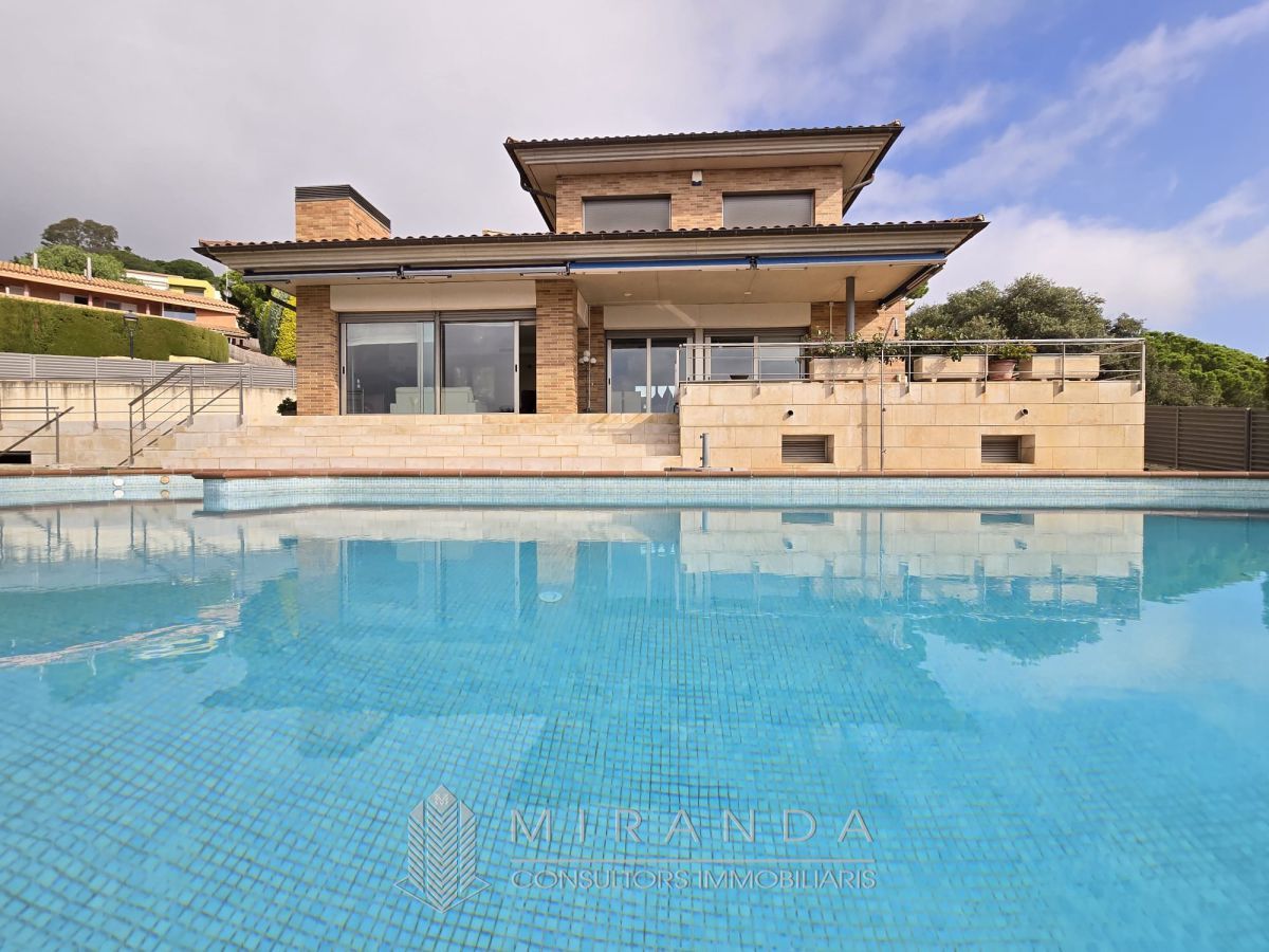 Piscina de Casa o xalet en venda en Sant Vicenç de Montalt amb Aire condicionat, Calefacció i Terrassa