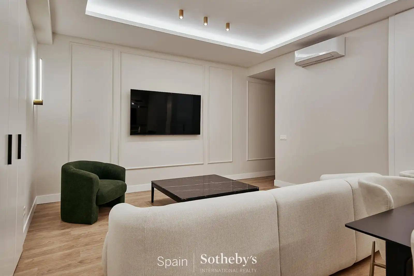 Sala d'estar de Apartament en venda en Madrid amb Aire condicionat, Calefacció i Terrassa