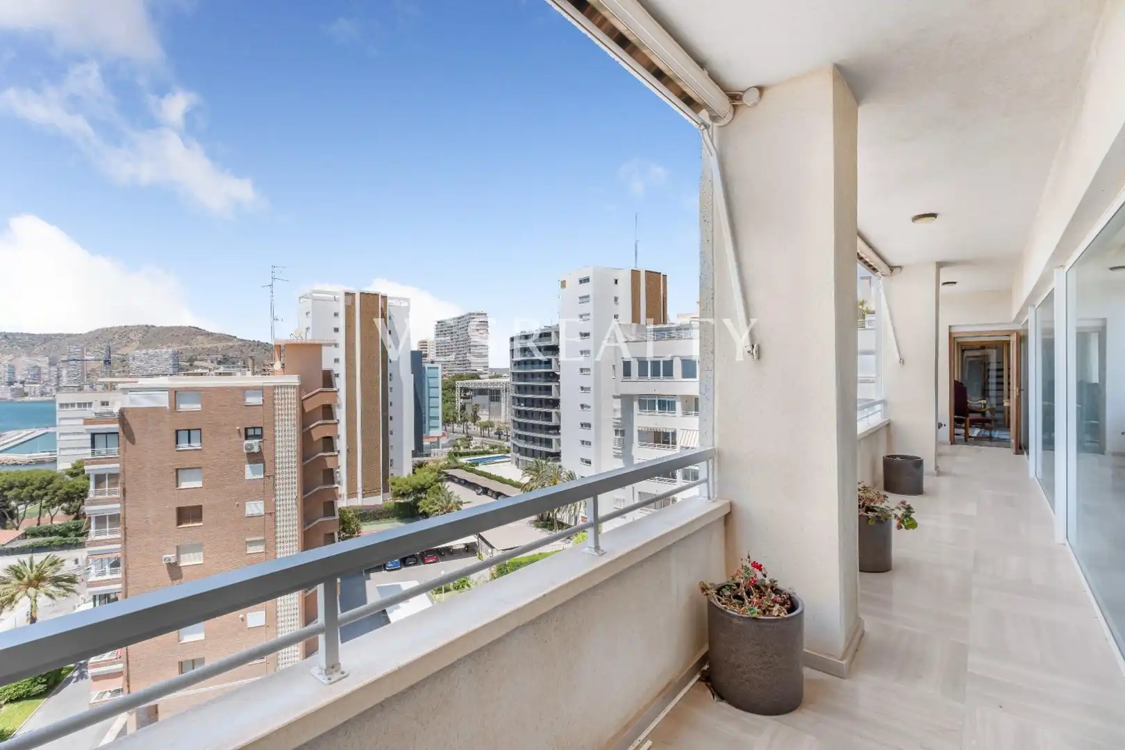 Vista exterior de Àtic de lloguer en Alicante / Alacant amb Jardí privat, Terrassa i Balcó
