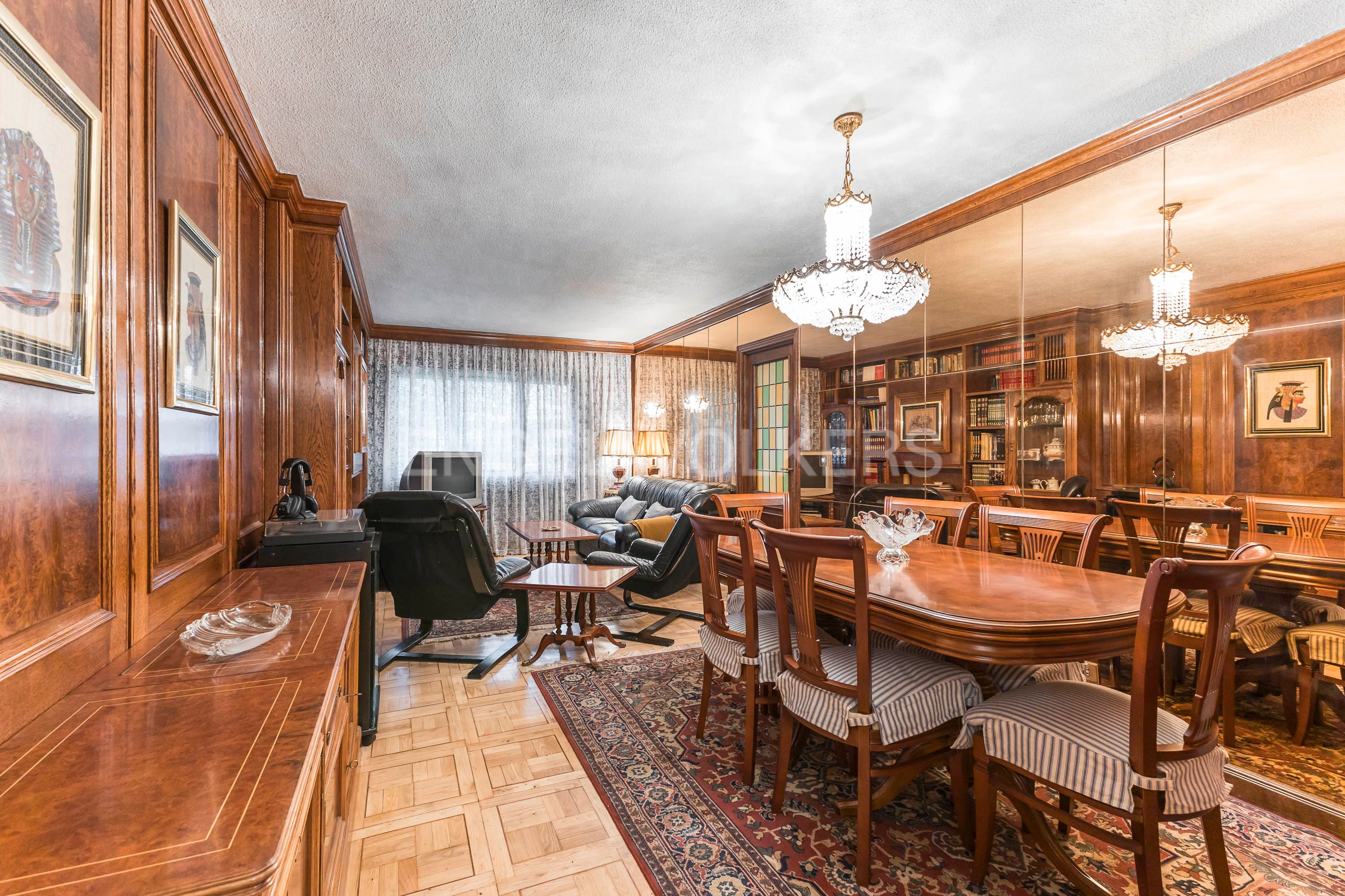 Living room of Apartment for sale in  Madrid Capital  with Heating, Parquet flooring and Storage room
