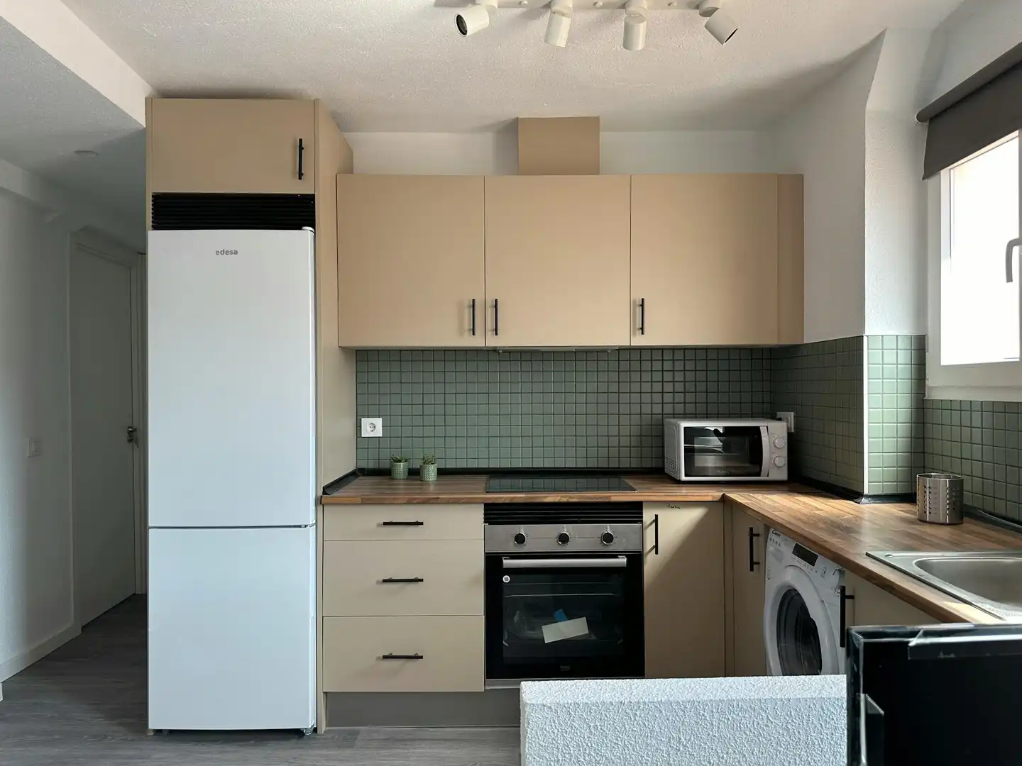 Cocina de Piso de alquiler en Madrid con Aire acondicionado, Calefacción y Amueblado
