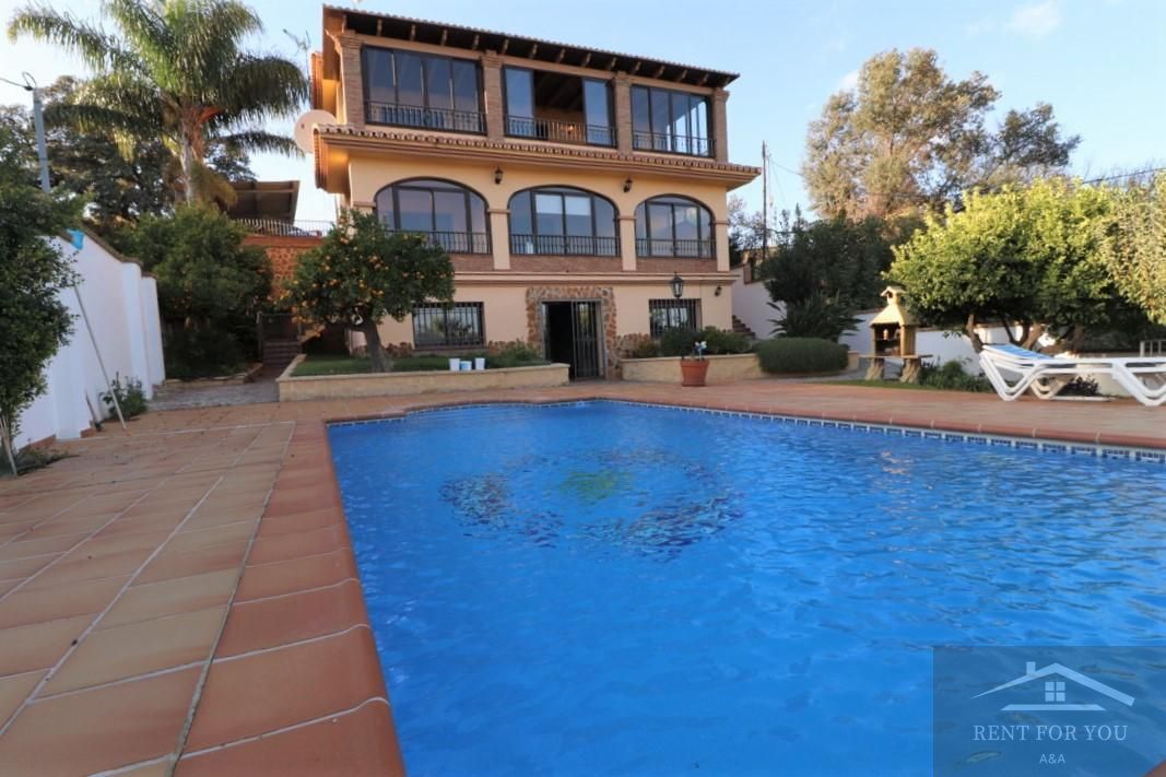 Piscina de Casa o xalet de lloguer en Alhaurín de la Torre amb Aire condicionat, Jardí privat i Terrassa