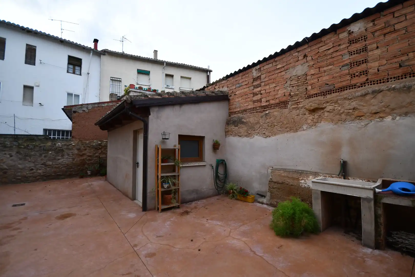 Vista exterior de Finca rústica en venda en Fuenmayor amb Calefacció, Parquet i Terrassa