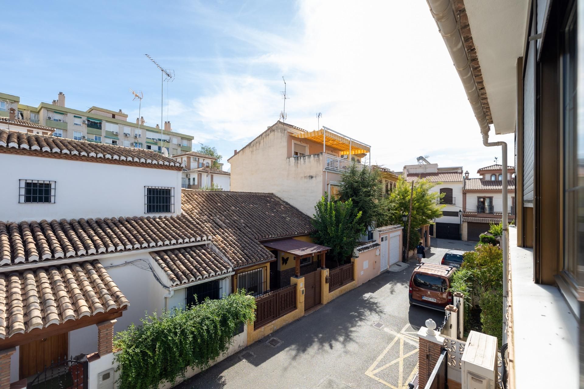 Exterior view of House or chalet for sale in  Granada Capital  with Air Conditioner, Heating and Private garden