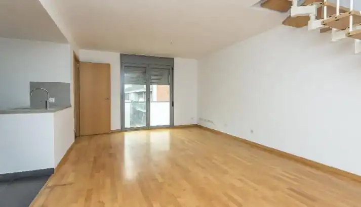 Piso en venta en Carrer Moianès, Hostal