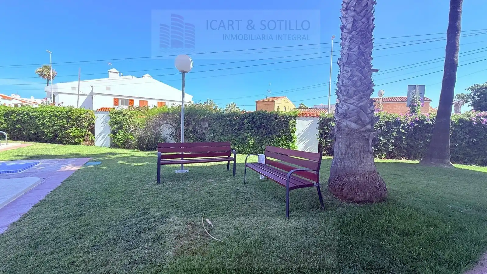 Vista exterior de Pis en venda en Vinaròs amb Jardí privat, Terrassa i Moblat