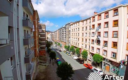 Vista exterior de Pis en venda en Bilbao 