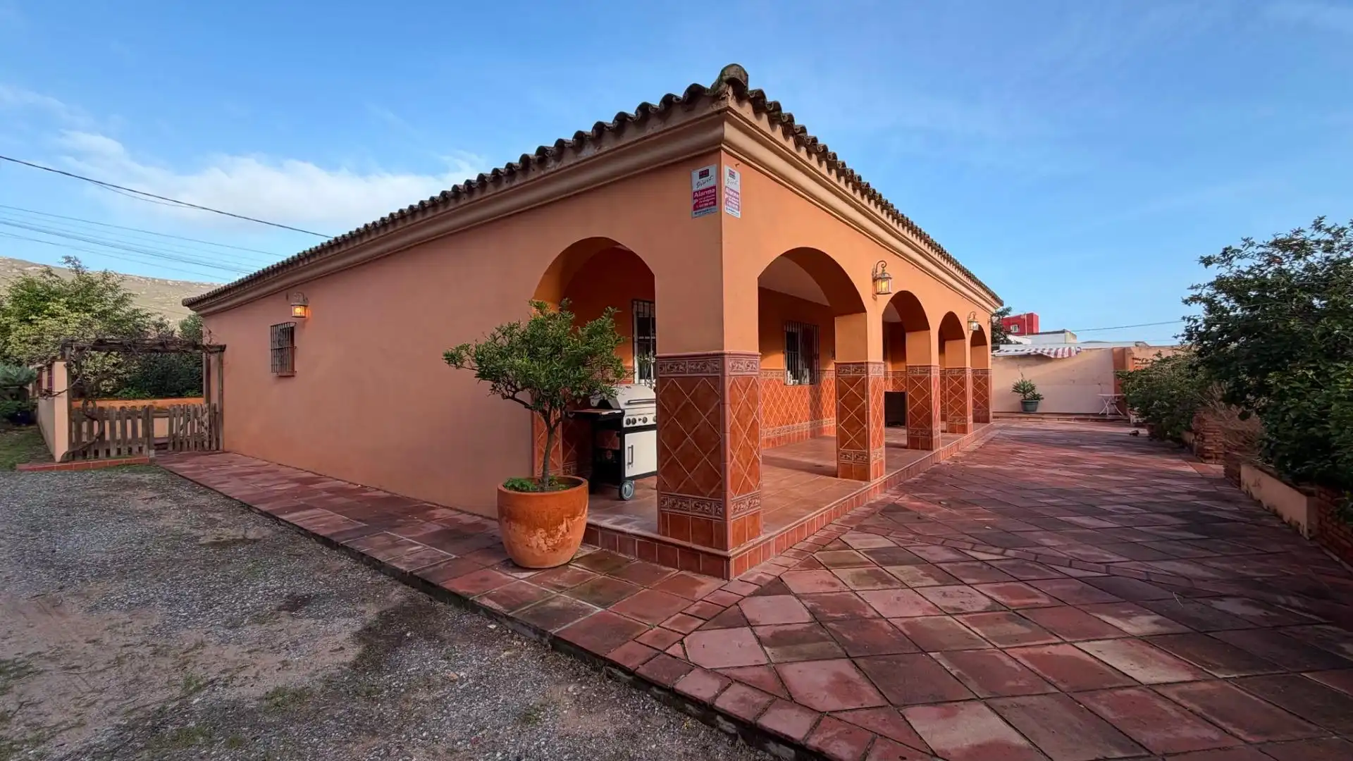 Casa o xalet en venda en La Línea de la Concepción amb Jardí privat i Piscina