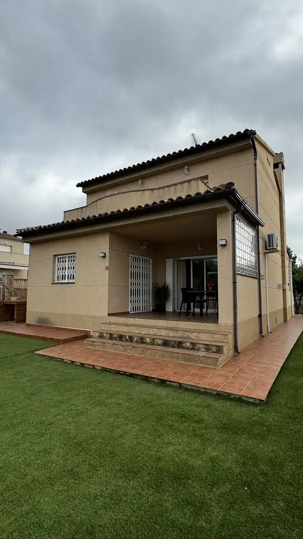 Vista exterior de Casa o xalet en venda en Creixell amb Aire condicionat, Calefacció i Jardí privat