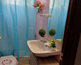 Bathroom of Study to share in  Jaén Capital  with Air Conditioner, Heating and Terrace