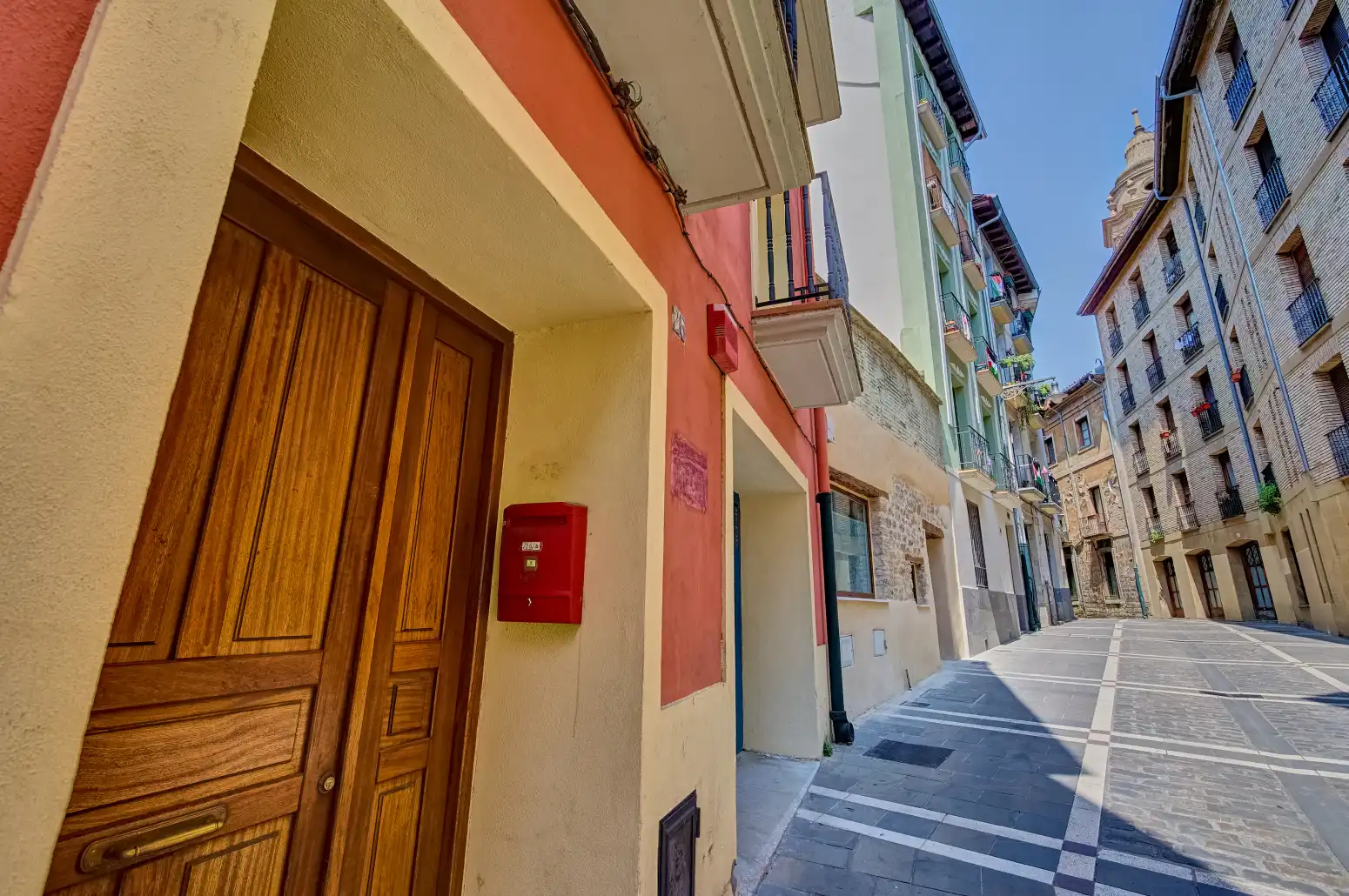 Vista exterior de Ático en venta en  Pamplona / Iruña con Calefacción, Parquet y Balcón