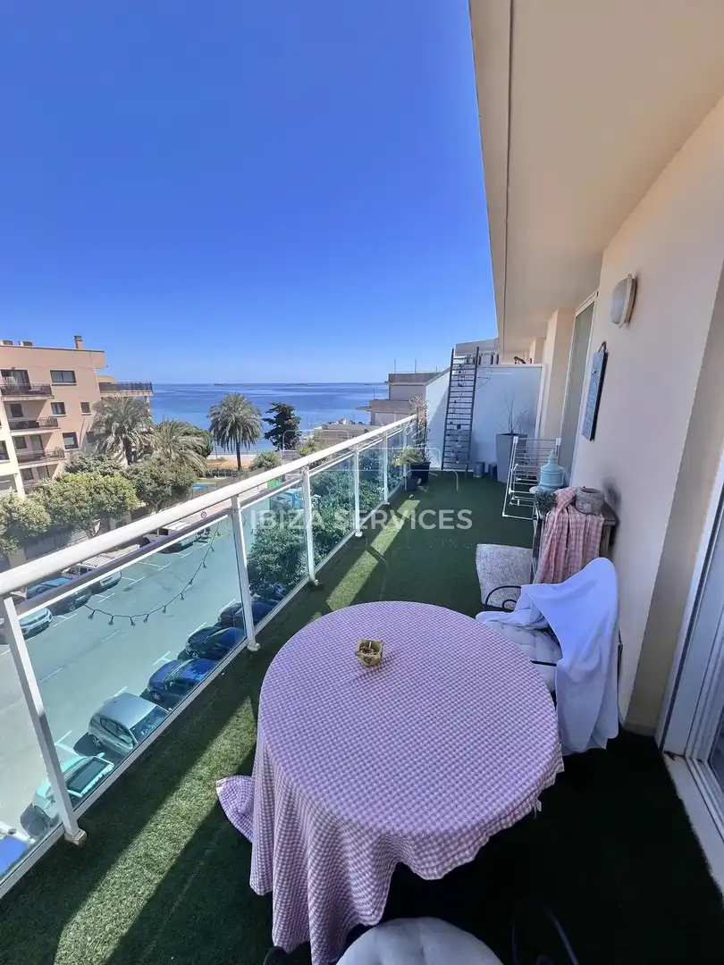 Terrassa de Pis en venda en Eivissa amb Aire condicionat, Jardí privat i Piscina