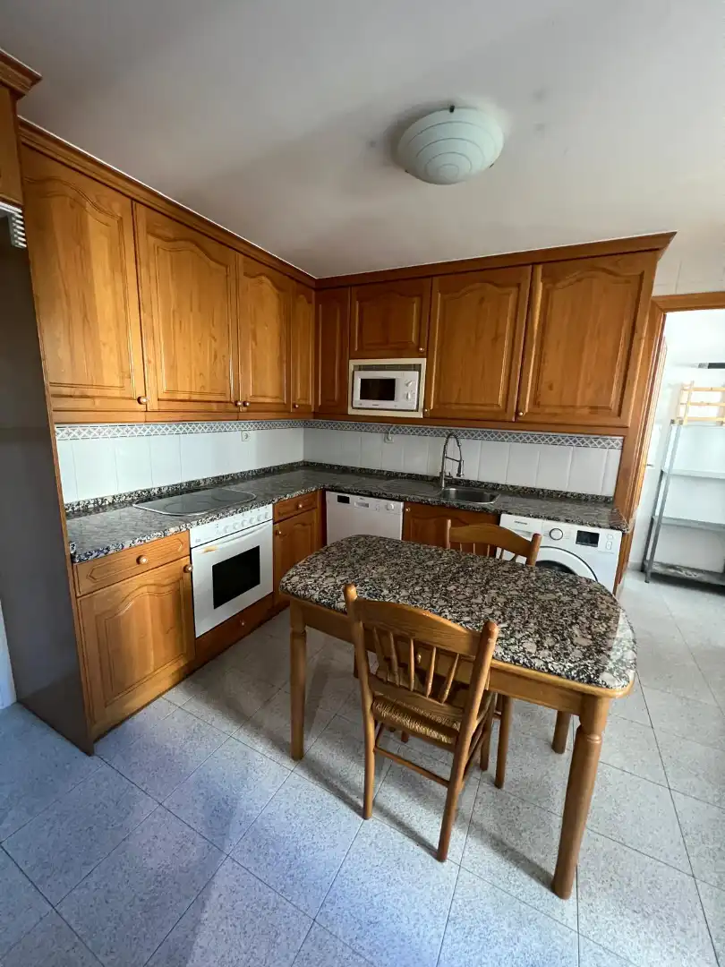 Küche von Wohnung zur Miete in Zaragoza mit Heizung, Ofen und Waschmaschine