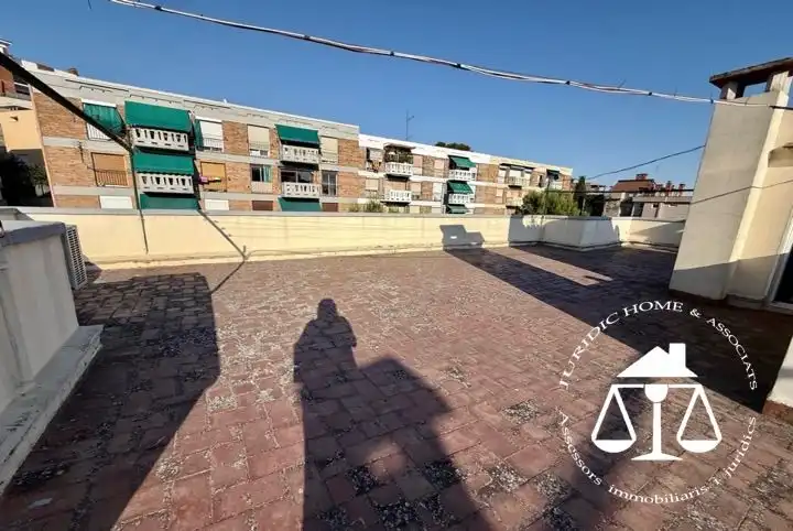 Vista exterior de Pis en venda en Barcelona amb Calefacció i Terrassa