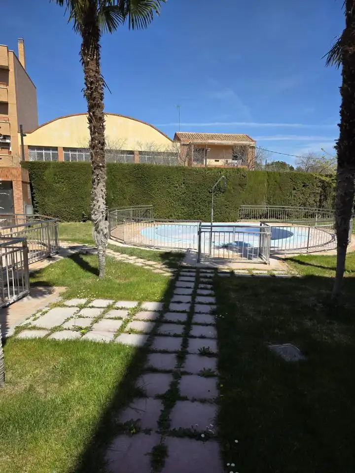 Piscina de Piso en venta en Zaragoza con Aire acondicionado, Calefacción y Jardín privado