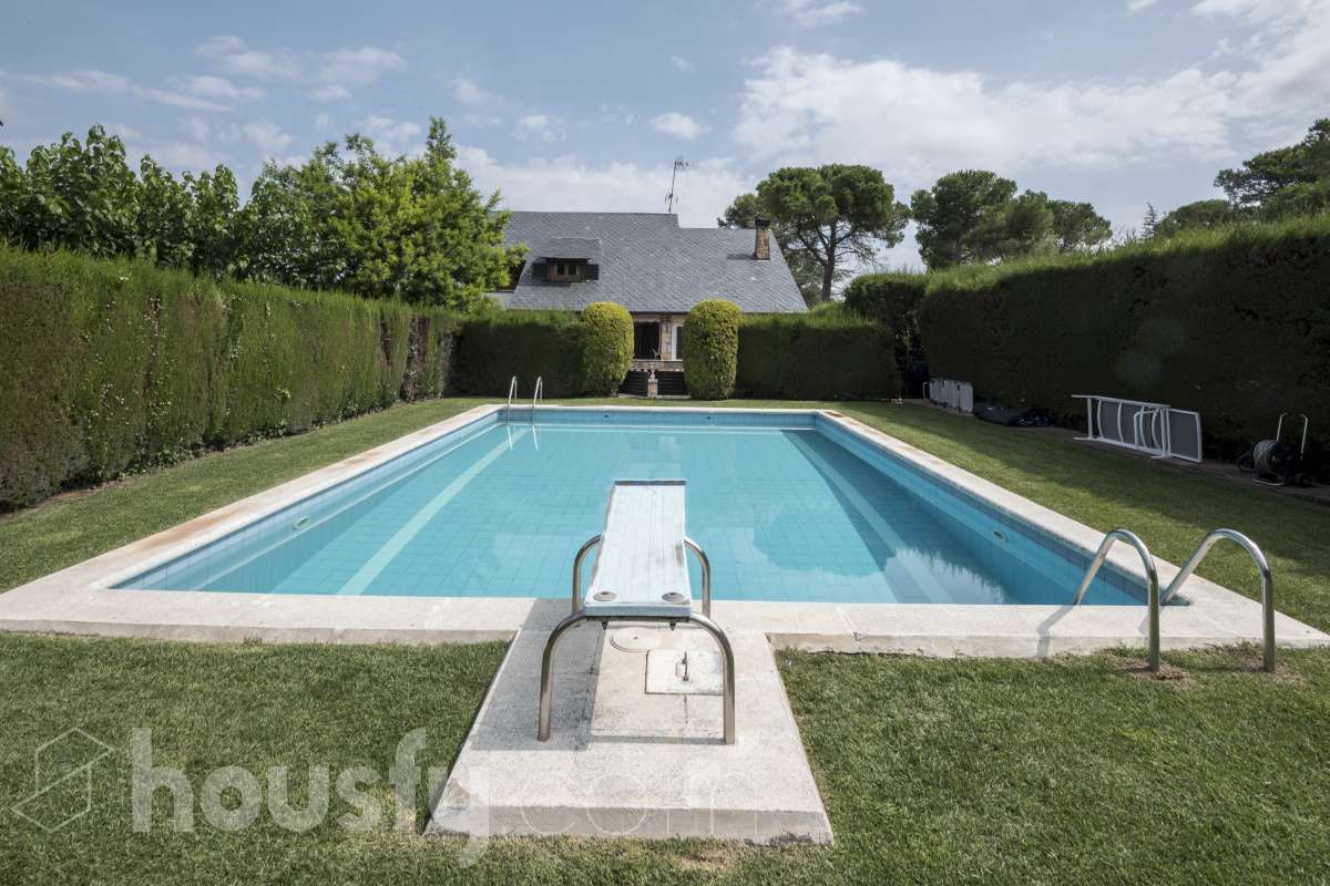 Swimming pool of House or chalet for sale in Mediona  with Air Conditioner, Heating and Private garden