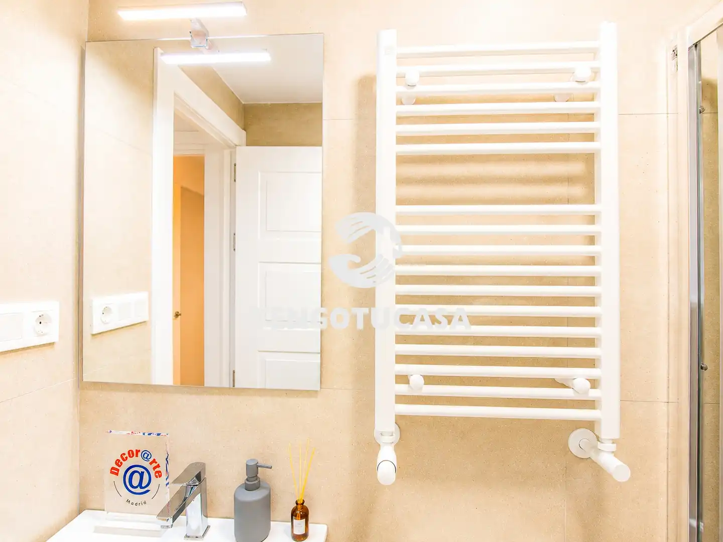 Bathroom of Flat for sale in Madrid  with Air Conditioner, Heating and Furnished