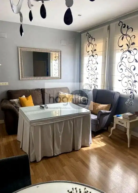 Sala d'estar de Pis de lloguer en Sevilla amb Aire condicionat, Terrassa i Moblat