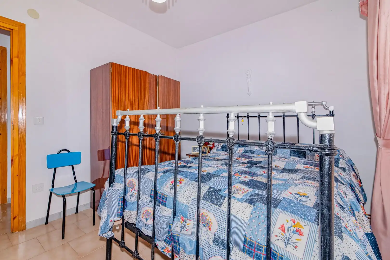 Habitación de Casa o chalet en venta en Baza con Aire acondicionado, Calefacción y Jardín privado
