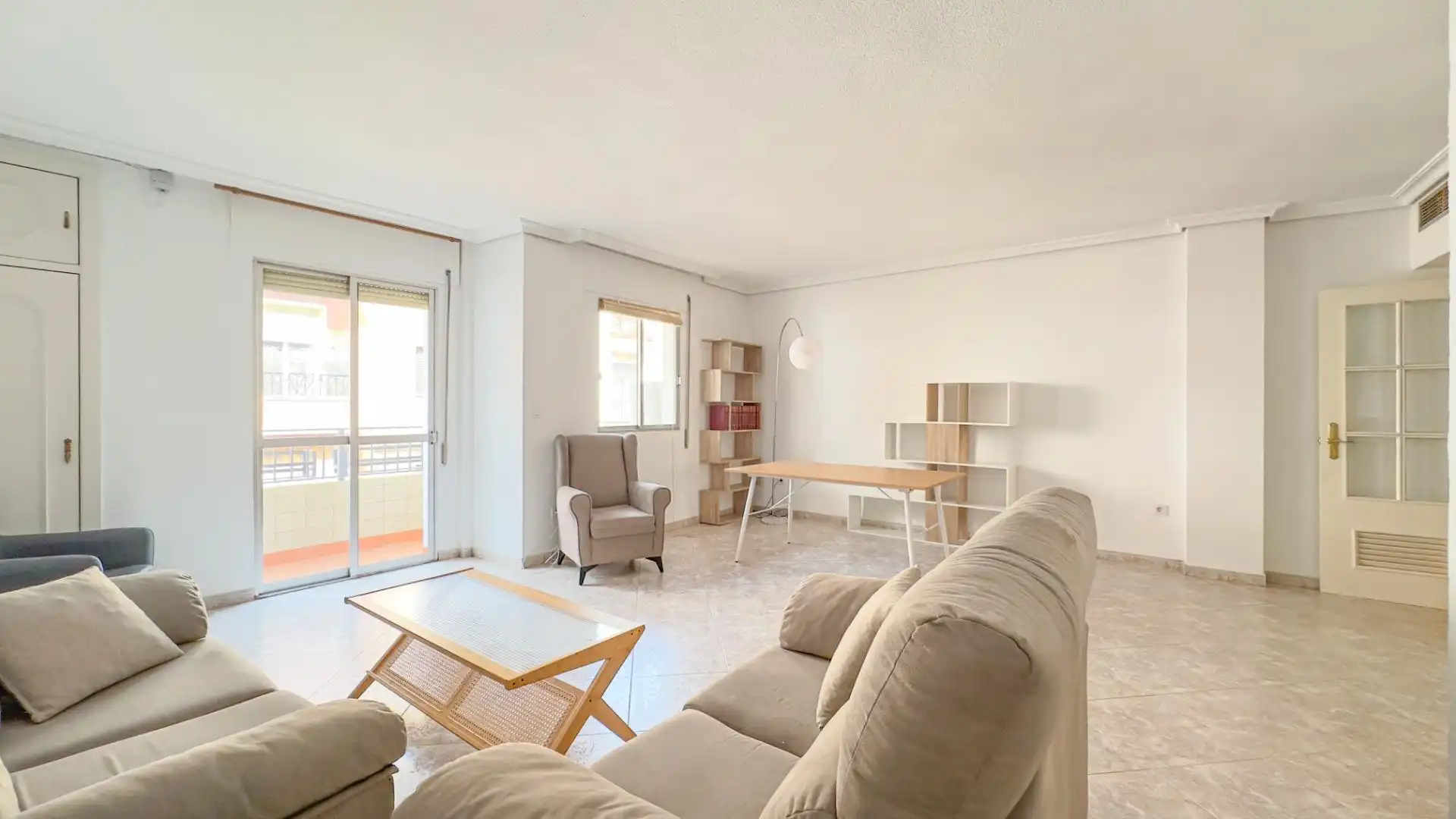 Appartamento con terrazza in affitto a Calle Ángel Ganivet, imagen 3