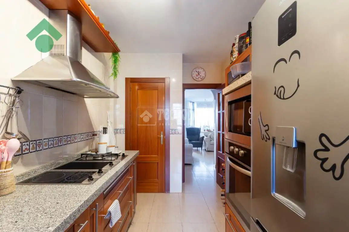 Cuina de Casa adosada en venda en Vélez-Málaga amb Aire condicionat, Terrassa i Piscina comunitària