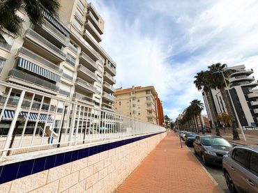 Pis amb piscina en venda a Avenida del Puerto