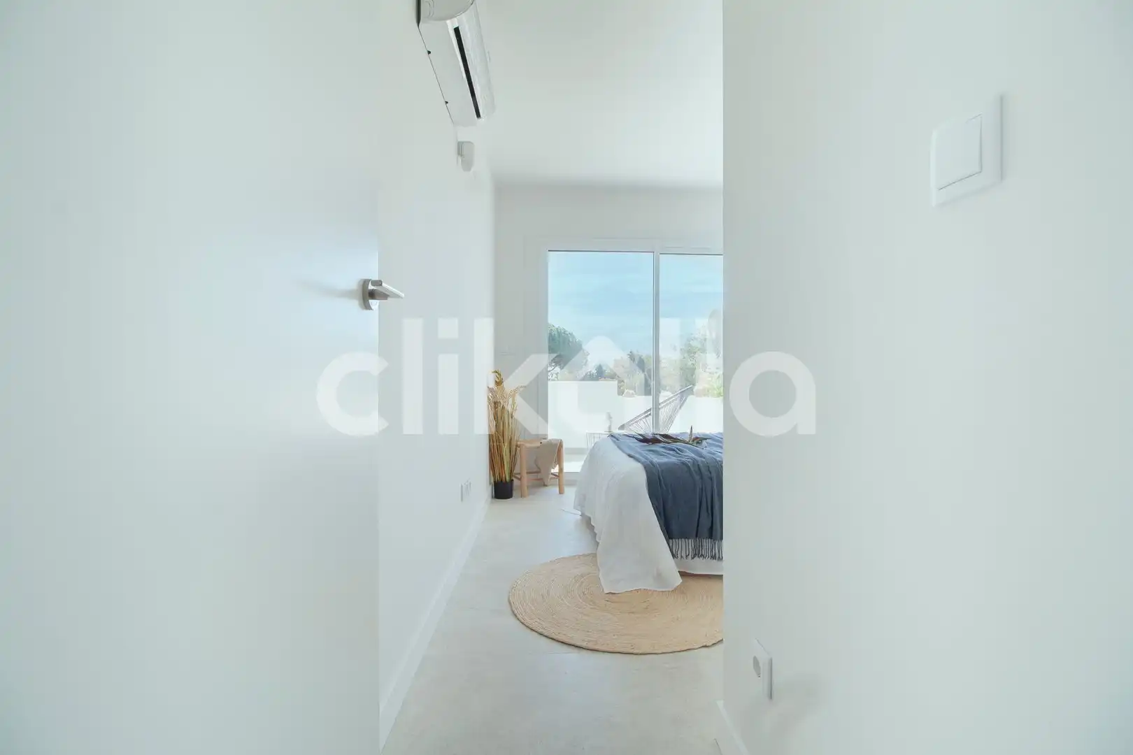 Dormitori de Pis en venda en Marbella amb Aire condicionat, Terrassa i Piscina