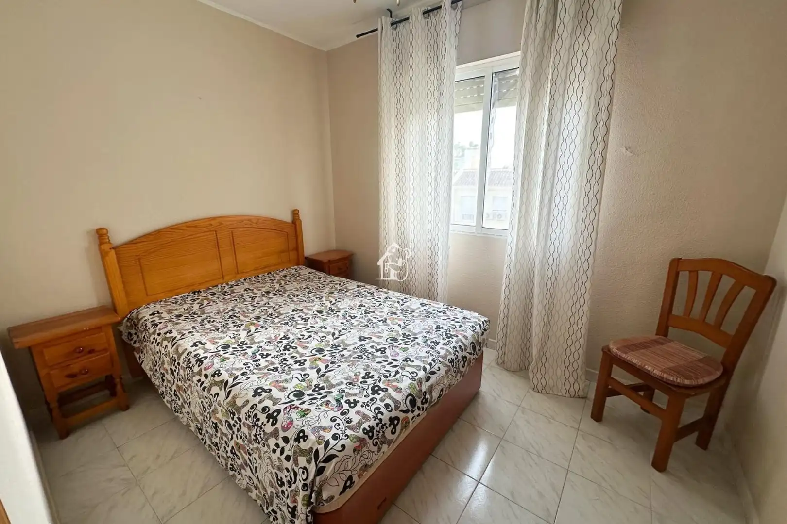 Dormitori de Casa adosada de lloguer en Torrevieja amb Aire condicionat, Terrassa i Piscina