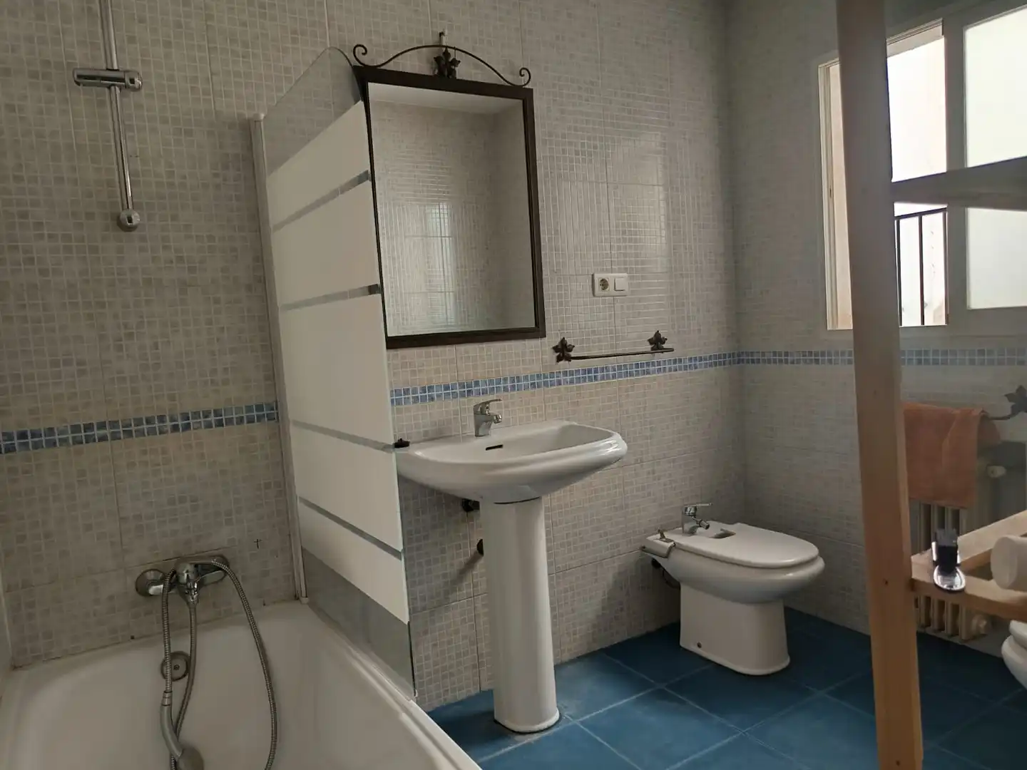 Bathroom of Attic for rent in Granada  with Air Conditioner, Heating and Terrace