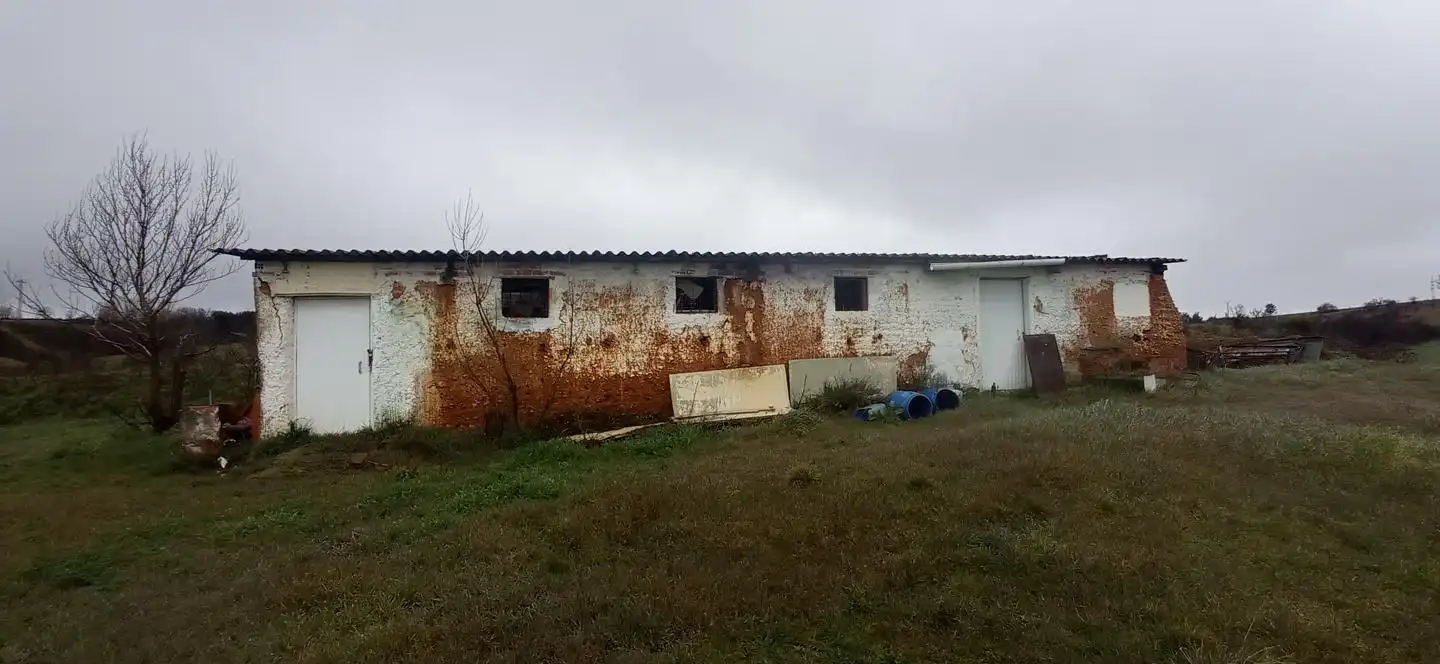 Vista exterior de Nave industrial en venta en Villaquilambre
