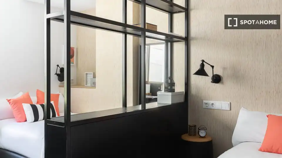 Habitación de Piso de alquiler en Valencia con Aire acondicionado, Calefacción y Amueblado