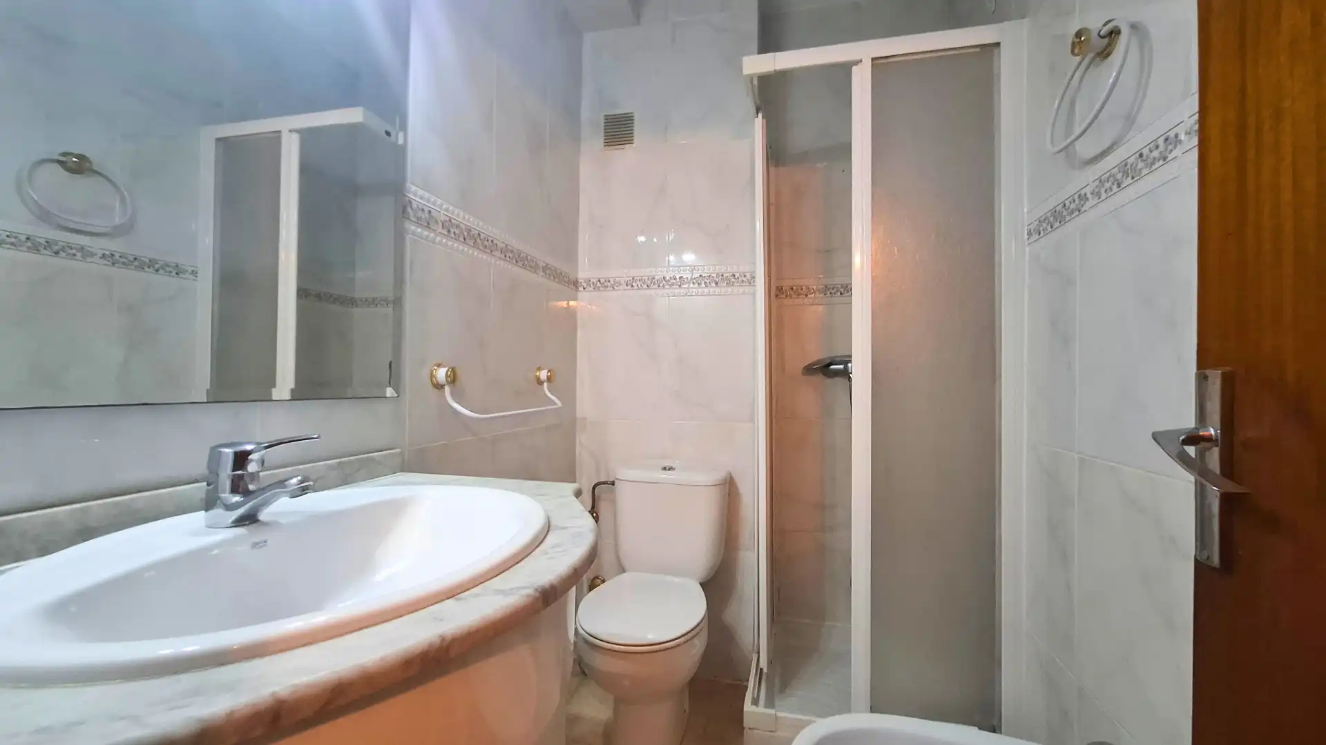 Bathroom of Flat for sale in Córdoba  with Terrace and Furnished